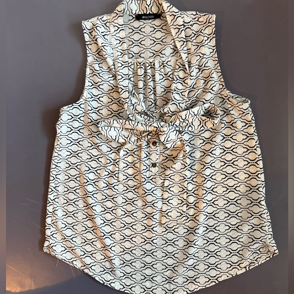41 Hawthorn Sleeveless Geometric Blouse - Black and White